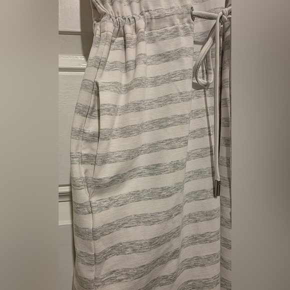 Tommy Bahama Women's Gray White Jovanna Stripe Short Sleeve Dress Size Small - Picture 8 of 9